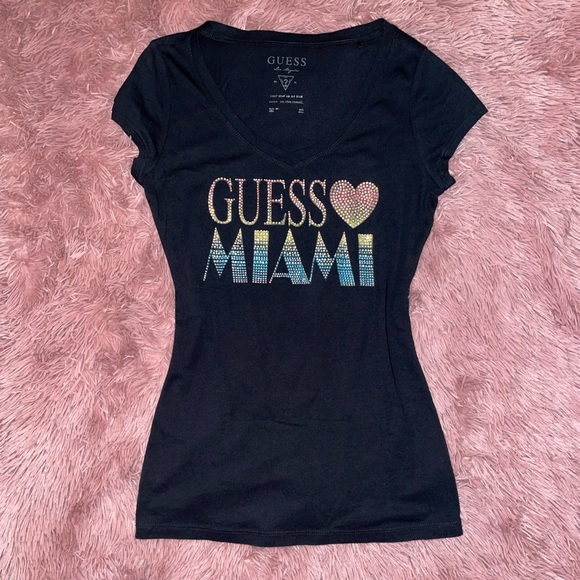 Guess v neck top - Picture 1 of 4